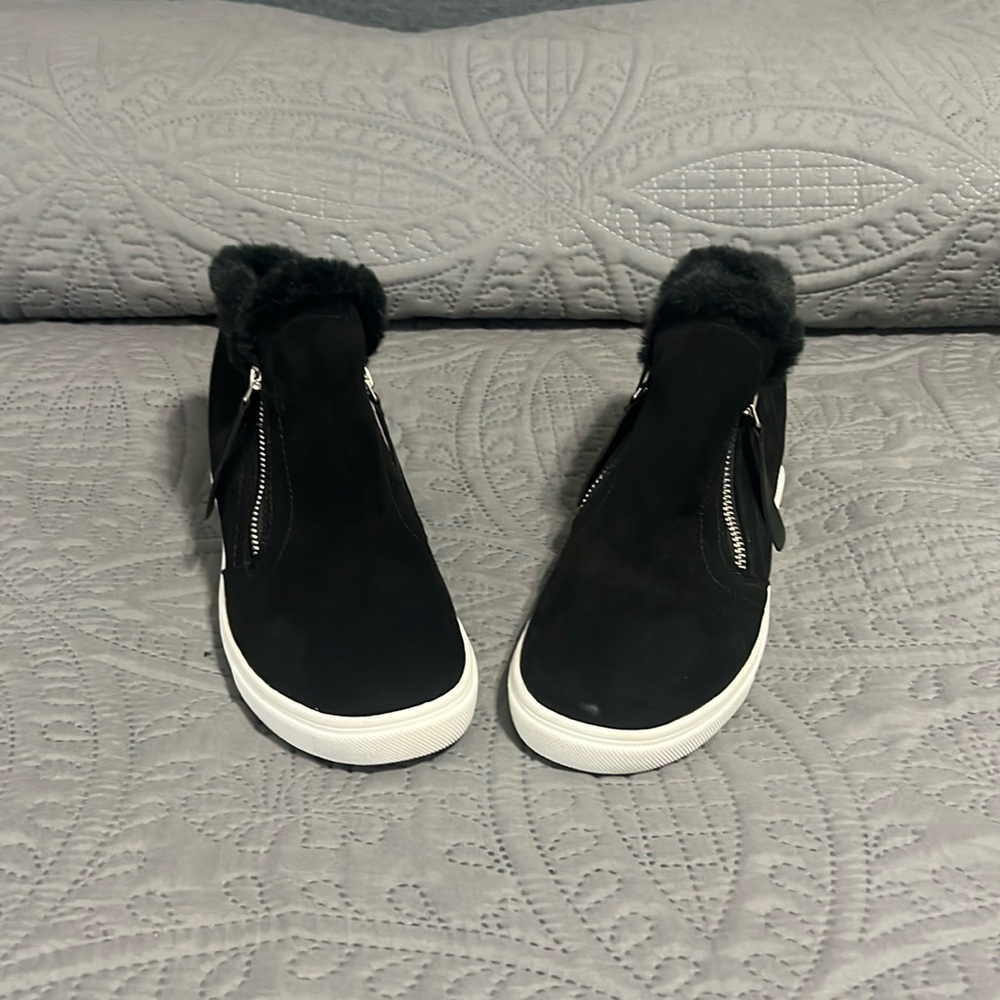 Madden Girl Prevale short boot. Faux fur inside with suede outer. Size 9.